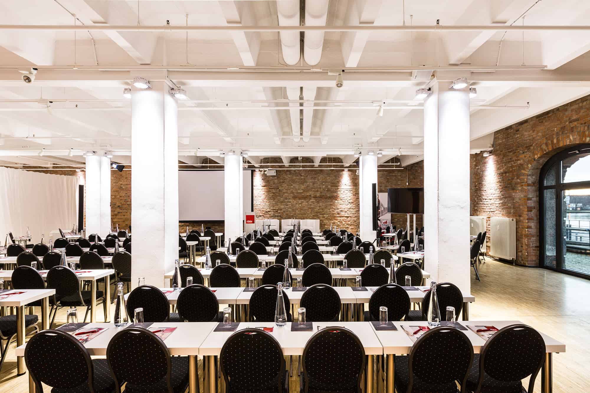 <div><strong>030 Eventloft Grande 300 m²</strong><br> up to 225 people<br> <br><span class='text-sm'> ✓ HD projector with HDMI connection<br> ✓ Access to the Spree Terrace<br> ✓ Conference chairs<br><br></span><strong>3.000€ room rental</strong><br><span class='text-sm'>zzgl. plus additional costs<br></span></div>