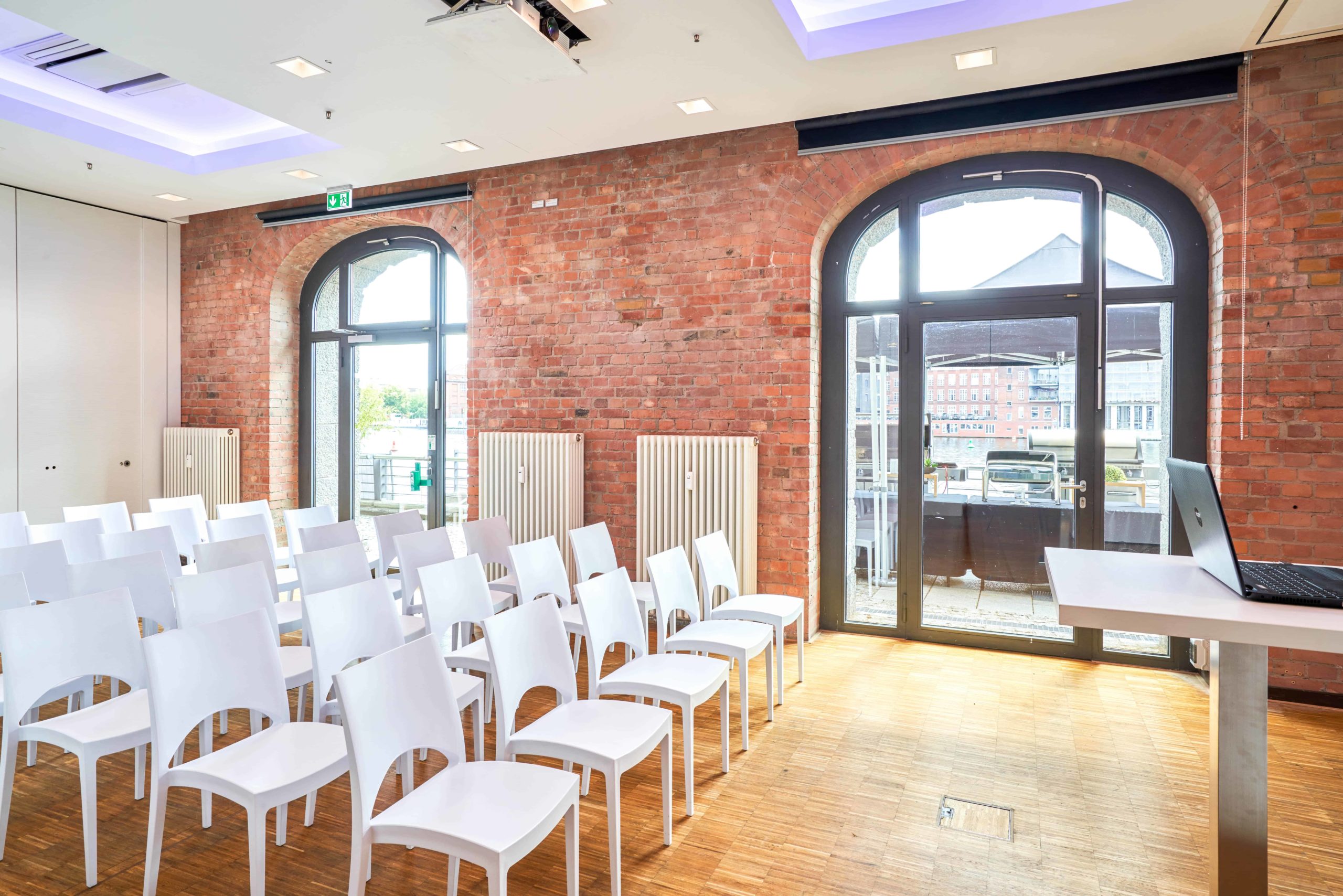 <div><strong>Room Kreuzberg 45 m²</strong><br> up to 20 people<br> <br><span class='text-sm'> ✓ HD projector with HDMI connection<br> ✓ Access to the Spree Terrace<br> ✓ Conference chairs<br><br><strong></span>450€ room rental</strong><br><span class='text-sm'>plus additional costs<br></span></div>