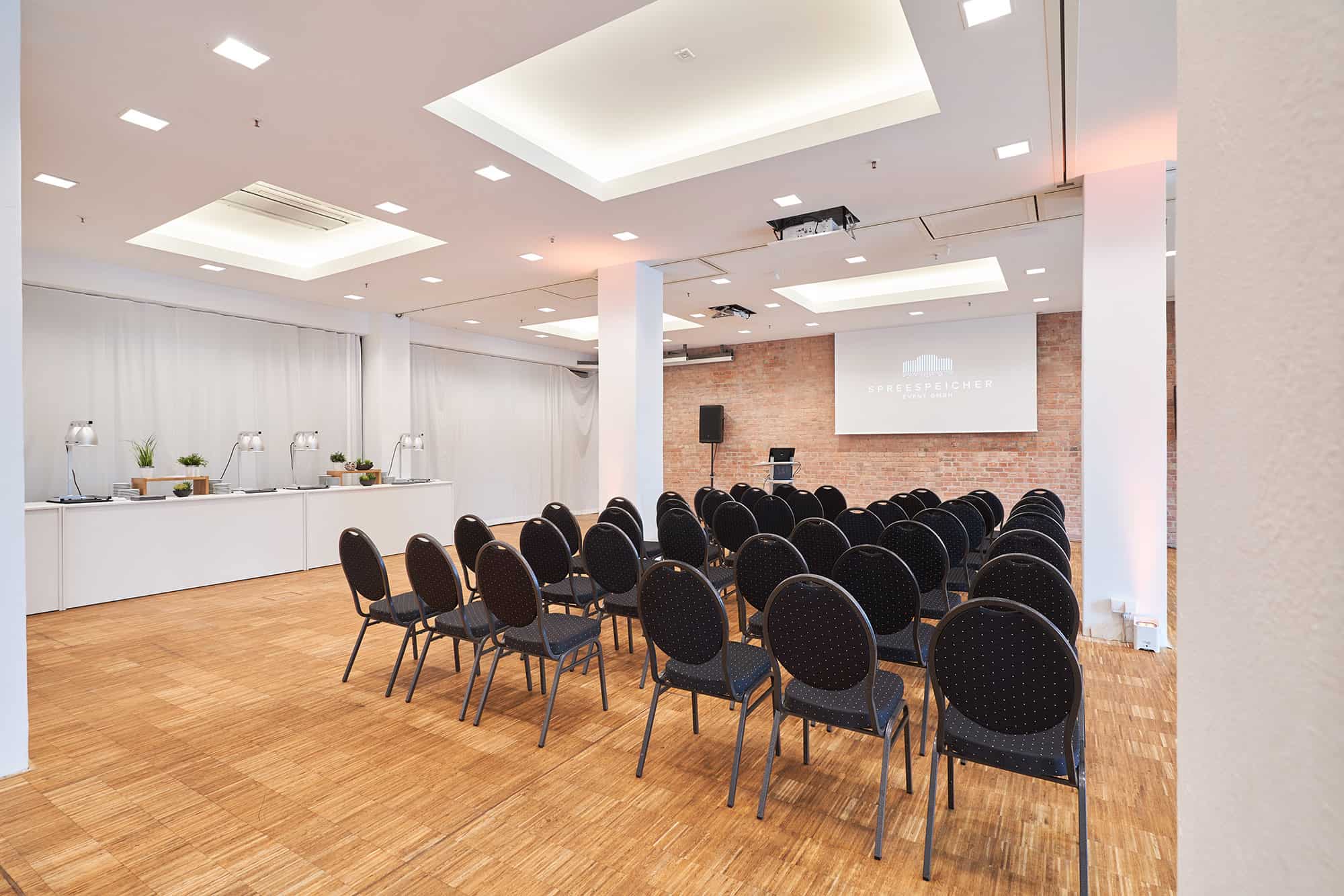 <div><strong>Room Ultimo 180 m²</strong><br> up to 150 people<br> <br><span class='text-sm'> ✓ HD projector with HDMI connection<br> ✓ Access to the Spree Terrace<br> ✓ Conference chairs<br><br></span><strong>1.600€ room rental</strong><br><span class='text-sm'>plus additional costs<br></span></div>