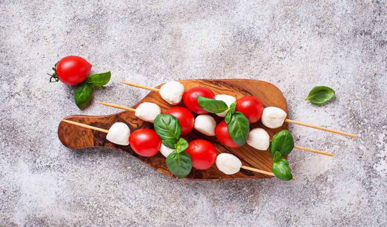 caprese-skewers-with-mozzarella-tomatoes-and-basil-HEE24NE-min
