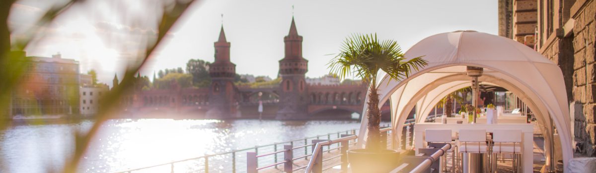Spreeterrasse mit Blick auf die Oberbaumbrücke