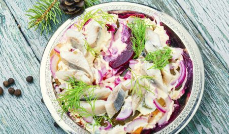 christmas-salad-with-herring-5L7BVWD-min